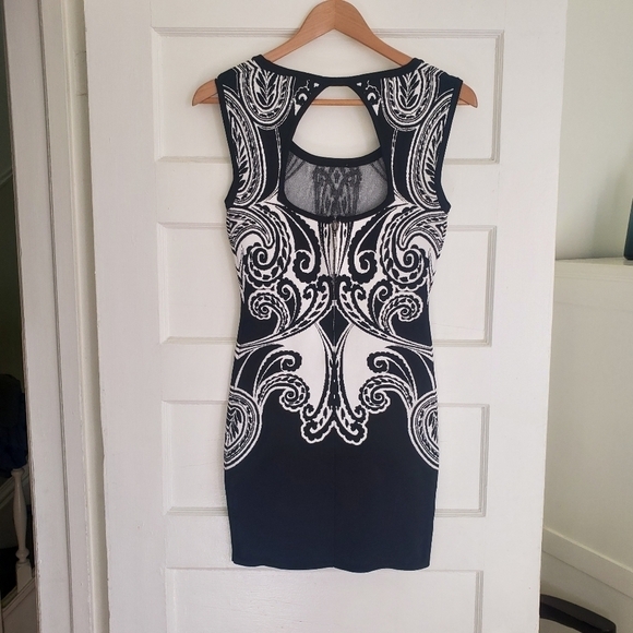 GUESS BLACK AND WHITE "ORNATE" PAISLEY BODYCON MINI-DRESS  SIZE SMALL - Picture 6 of 16